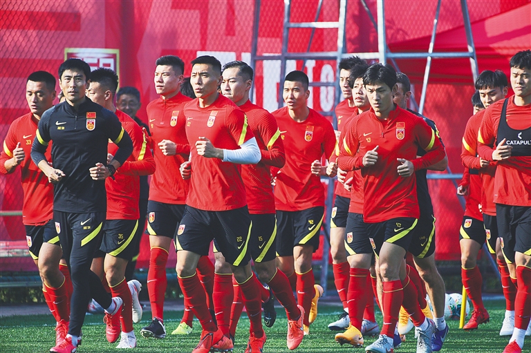 红军坐拥英 红军坐拥英