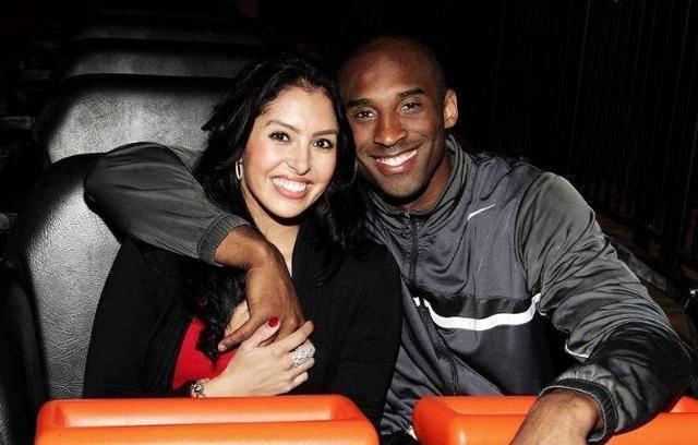 他则反手看 他则反手看